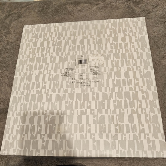 Elle Decor quilted reversible throw blanket - Picture 2 of 4